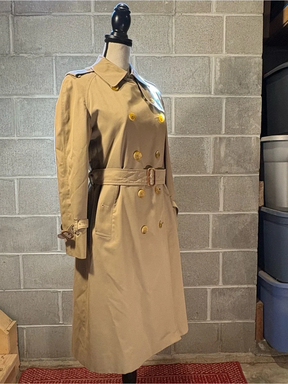 Burberry trench coat. - Picture 3 of 14